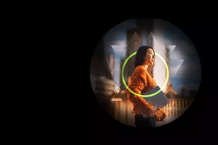 Žena symbolizující férové a transparentní odměňování zaměstnanců v moderní firmě.