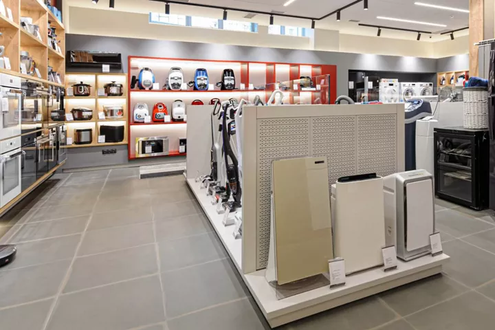 Showroom obchodu s elektronikou.